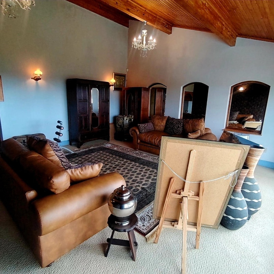 5 Bedroom Property for Sale in Beacon Bay Eastern Cape